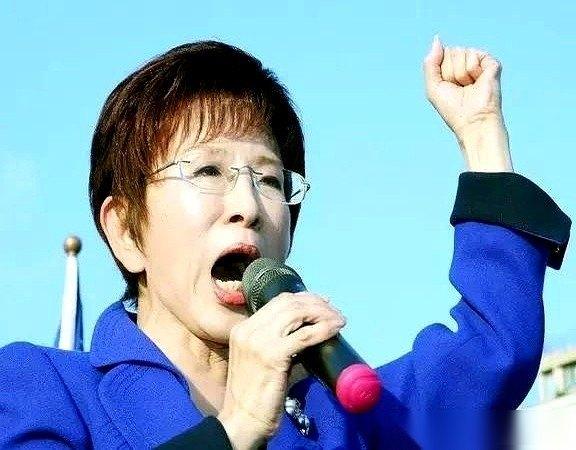 洪秀柱突然喊出“推翻统治”，现场鸦雀无声，她到底想干什么？2026年1月11