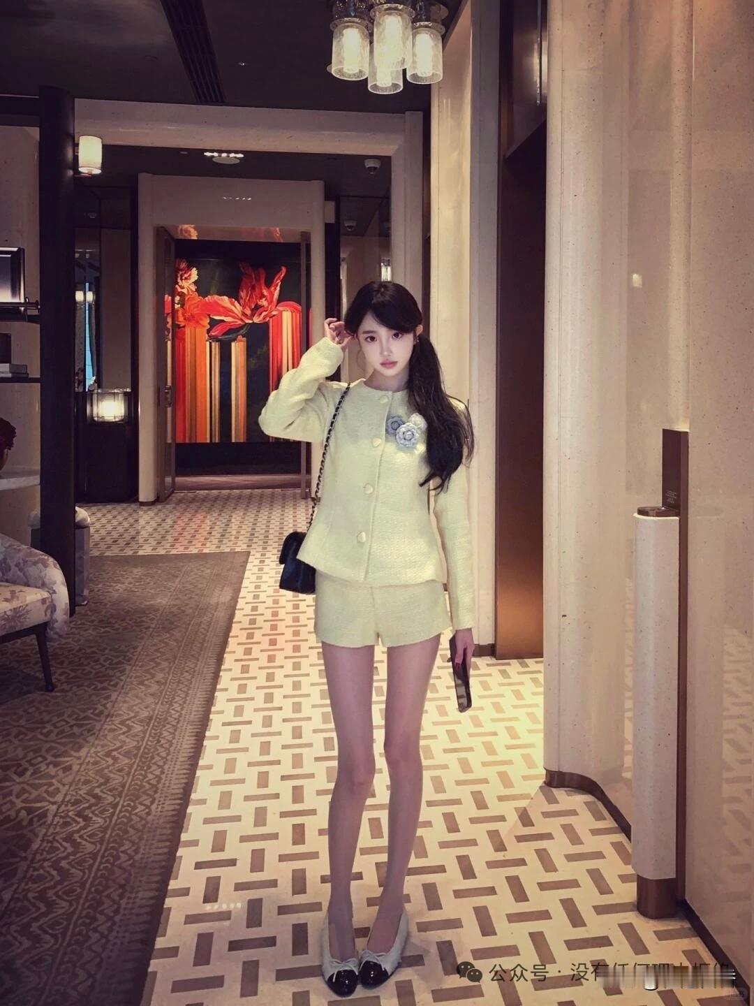 优雅黄色套装，尽显都市女性魅力！