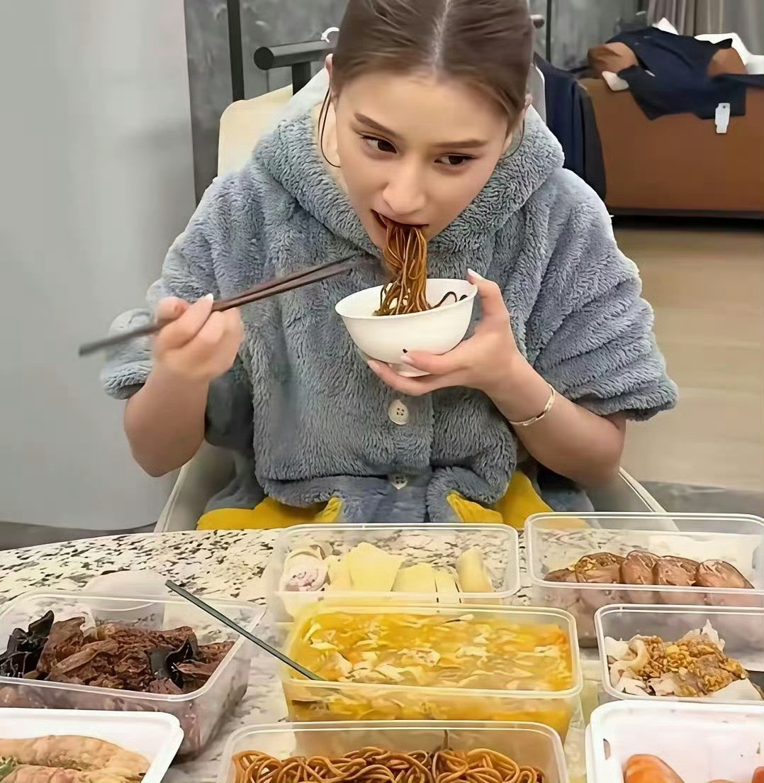 何超莲的日常，大家却误以为她在炫富