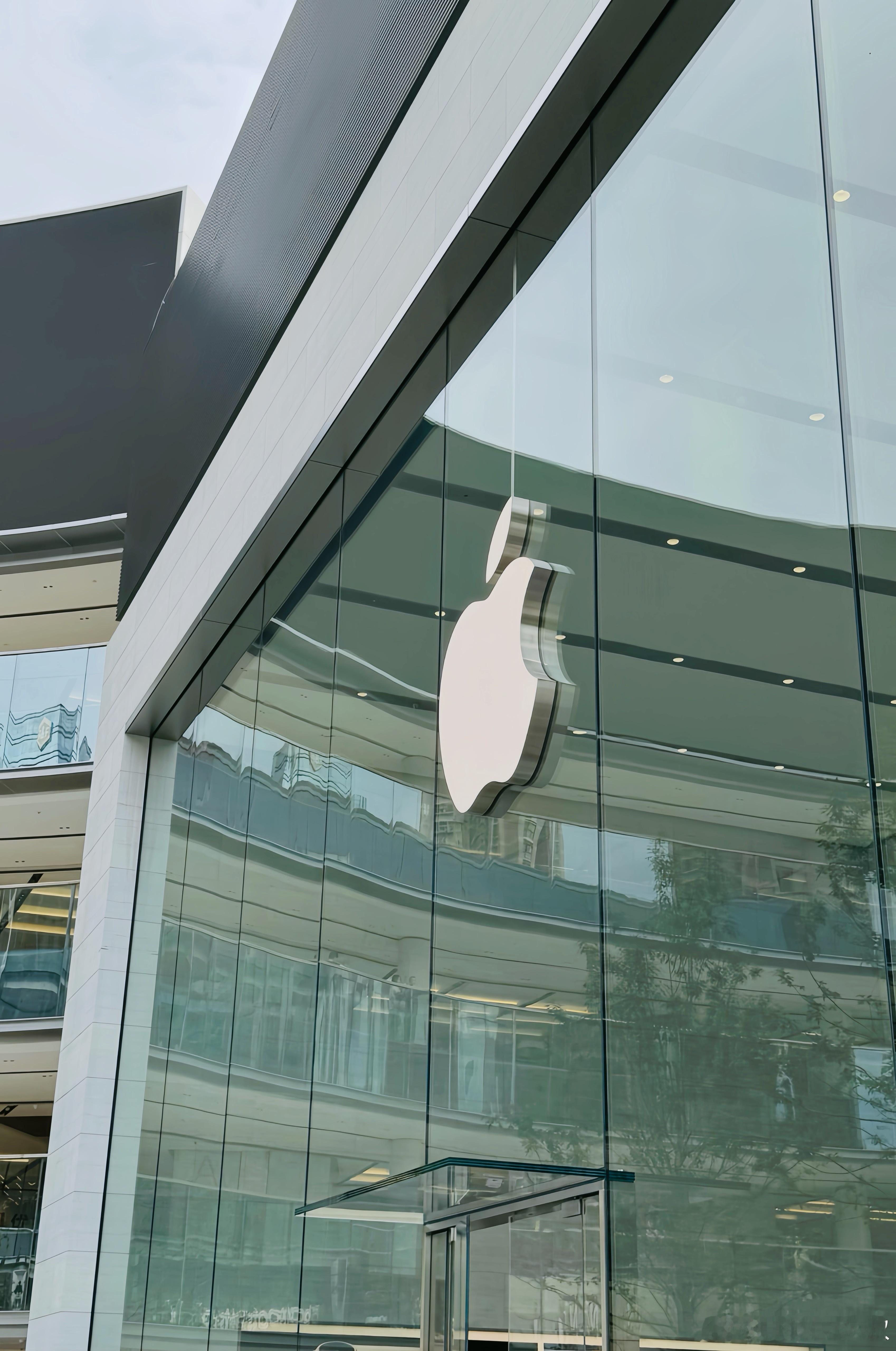 朋友的iPhone16只剩80%电量，陪他来换电池，结果售后反馈说必须低于80