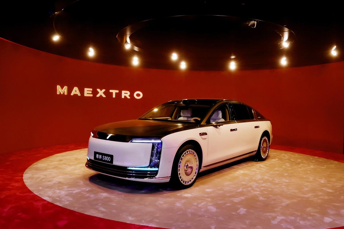 尊界北京车展这场直播，信息量有点大余承东和项兴初在《鸿蒙智行会客厅》直接放猛料