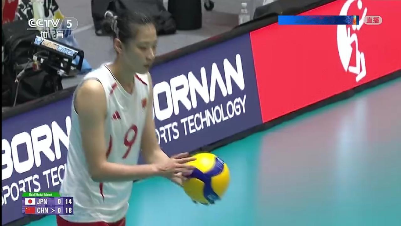 没有悬念！亚运会中国女排3-0将日本女排按地摩擦夺得冠军，张籽萱、郭中楠表现亮眼
