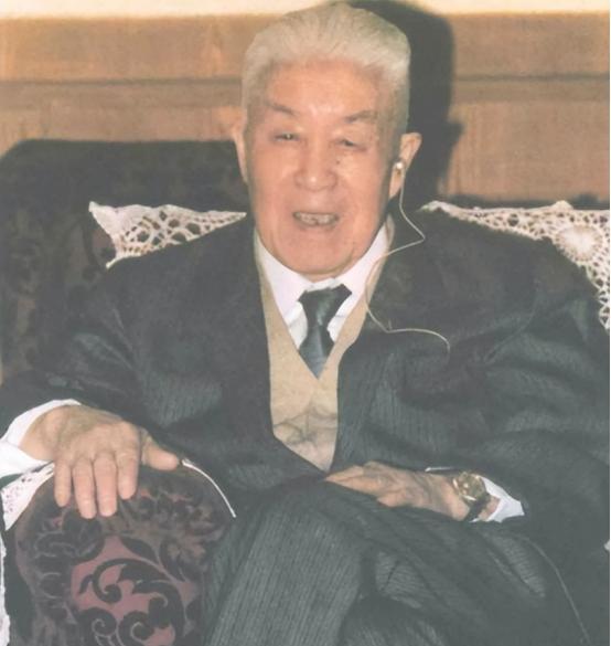 毛主席在中南海设宴，郑洞国受邀赴宴。吃完这顿饭以后，郑洞国发出感叹：“终于搞明白