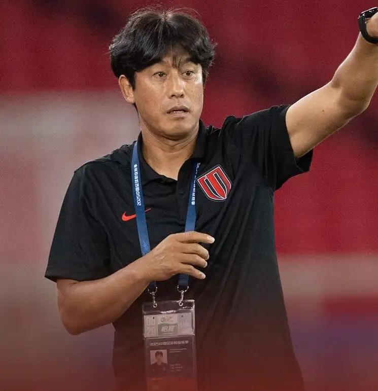 蓉城退出争冠行列，实话实说，主教练徐正源有点冤。一个赛季徐正源的表现可圈可点，