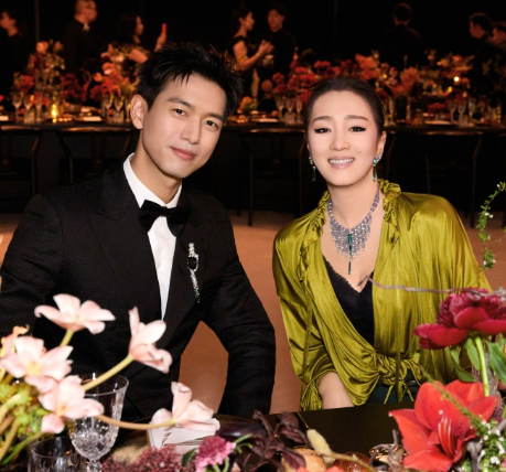 巩俐的每一场出现，都是焦点的出现。在卡地亚晚宴中，她与其他顶级明星同台，真的是“