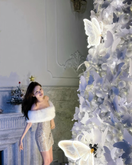 看周扬青家里的圣诞树，满满的仪式感，下辈子我也要投胎当你这样的富家女