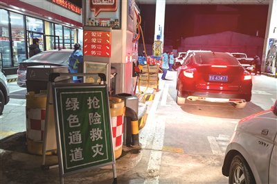 石化企业驰援甘南迭部县震区