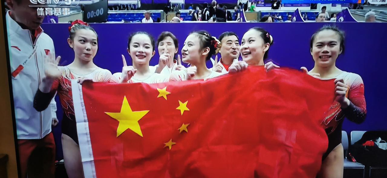 柯沁沁，全能亚军，团体找回来团体赛比的是团队精神，小姑娘们真的很拼，每一个动作