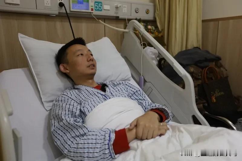 熊磊年纪轻轻就成了寡妇。这本是挺令人同情之事。可这女子就似一条吐着信子的毒蛇