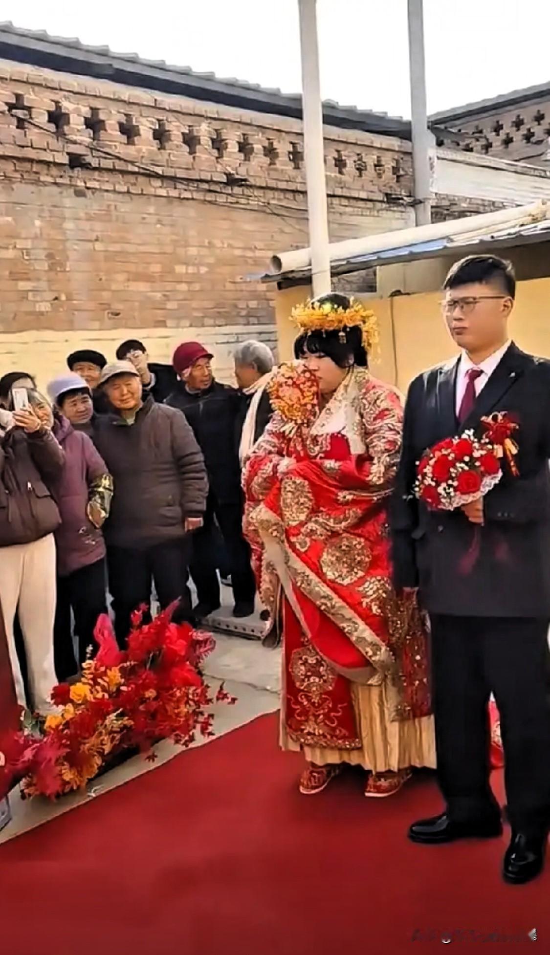 真是搞不懂了有些人咋就这么欠呢今天，大衣哥朱之文女儿朱雪梅大婚本该满屏祝福