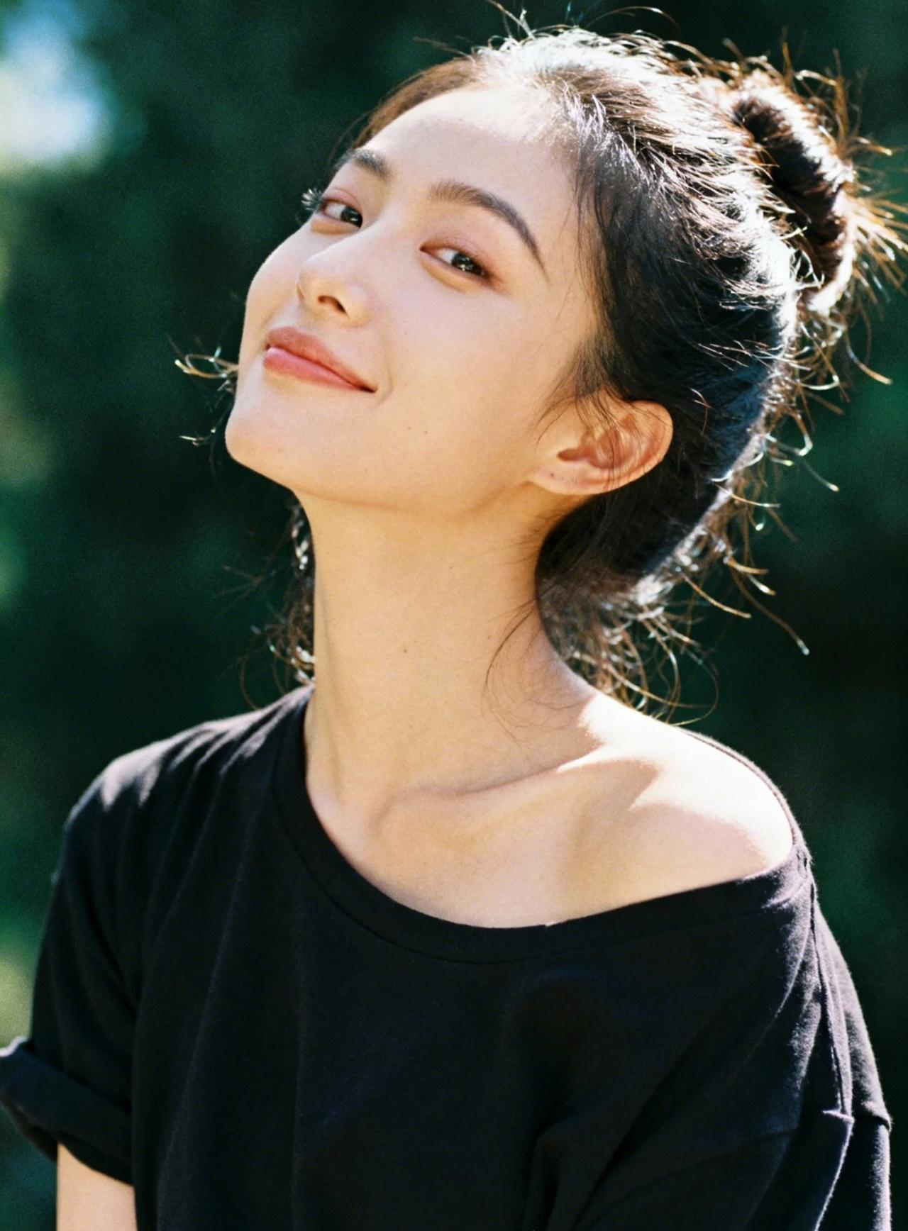 像阳光一样坦荡，像黑T一样简约，自在就好