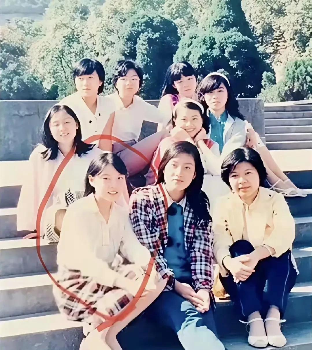你可以质疑一切！但绝对不要质疑大佬的眼光！就说杜建英，四十年前就是浙大的高材生，
