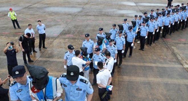 近日，马来西亚柔佛州警方开展大规模专项抓捕行动，一举捣毁两个大型跨境电信网络诈骗