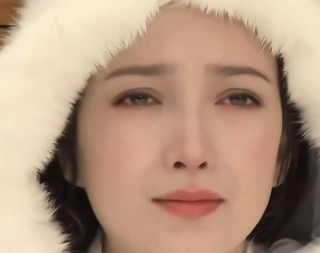 你们发现了没有何晴和朱媛媛周海媚这些早早去世的美女都有一个共同点那就是她们的