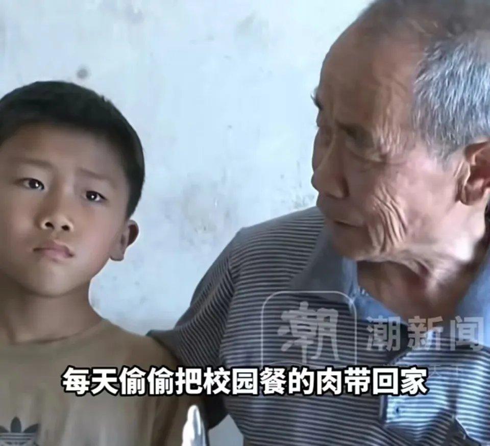 河南周口的这个9岁小男孩太懂事，差点把我看哭了事情是这样的，家里顶梁柱爸爸不