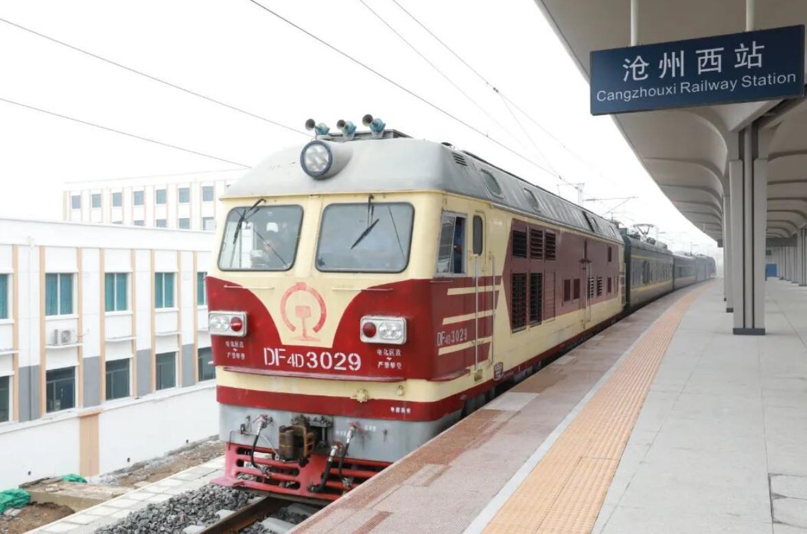 55466次列车缓缓驶出沧州西站的那一刻，河北这条"最磨人"的高铁，终于走到了开