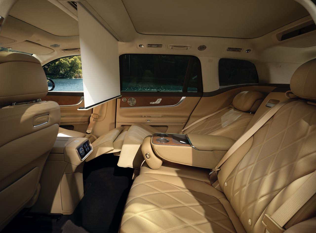 看了问界M9星光之夜的视频，余承东和张兴海这次同台不聊虚的，直接摆出了五年计划。