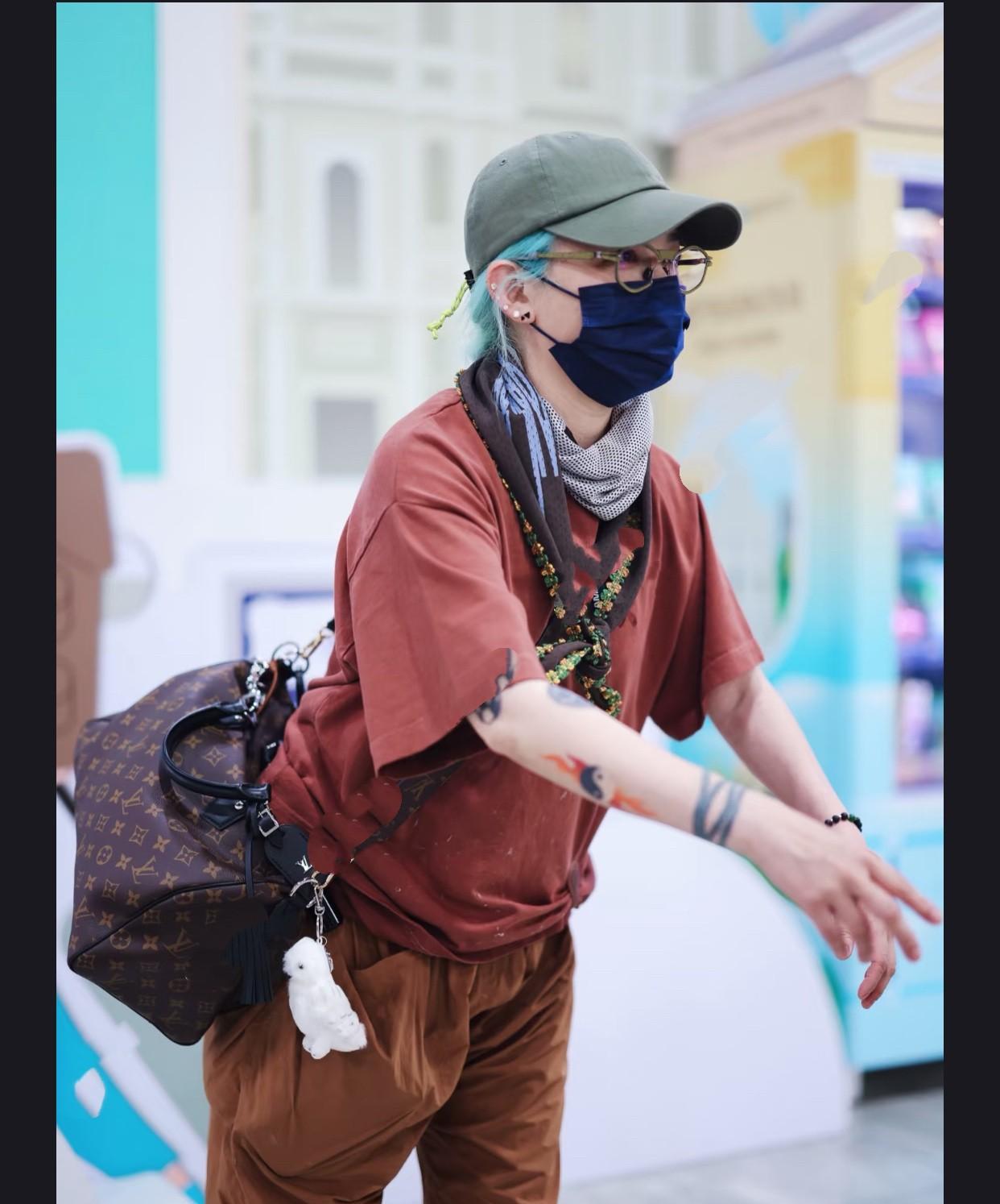 范晓萱这是又把头发染成绿色啦48岁的她就这么任性地长大姐的头发姐做主想咋样