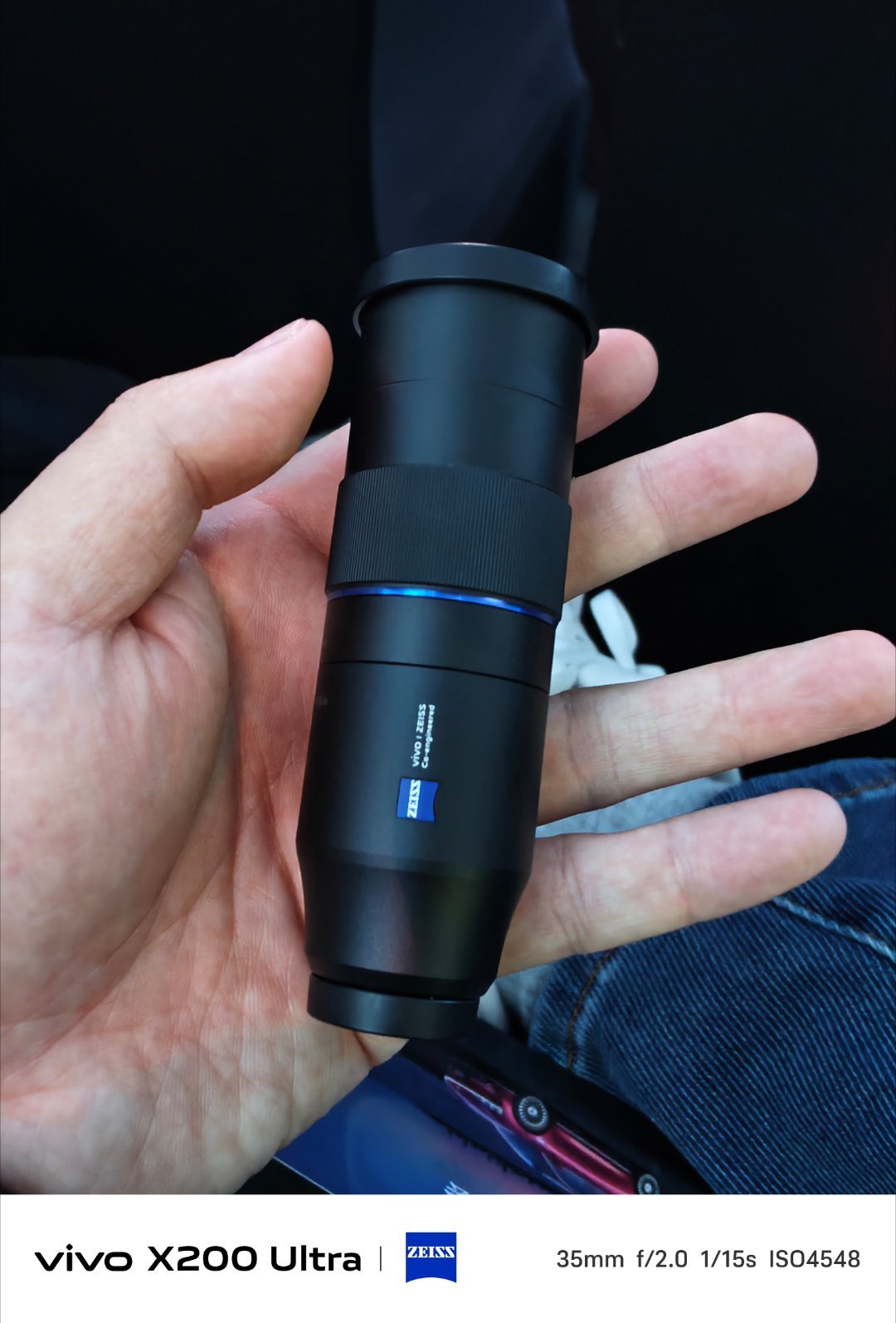 从那摸到了传说中的vivo望远镜还有vivoX300，银灰的机身有点好看俺的