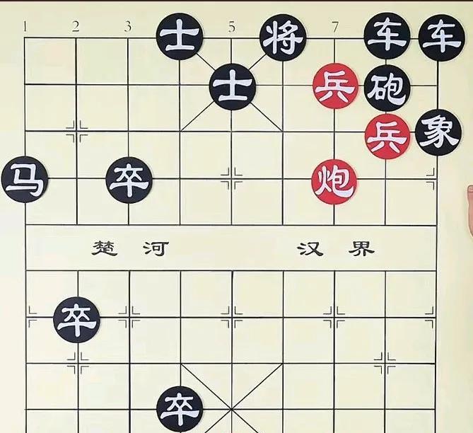 这是红棋必胜局，不要看黑方子力多，兵强马壮，红方这双炮绝对是意大利炮，威力不少，