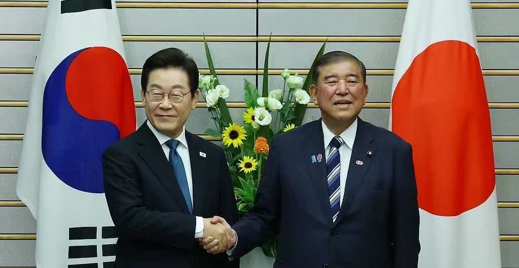 【韩国总统李在明与日本首相石破茂会谈并发表联合新闻公报】当地时间23日，韩国总统