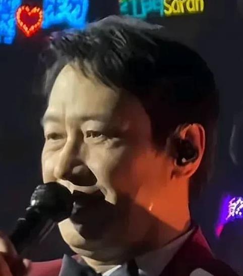 这竟然是黎明澳门演唱会生图？不敢相信，那个儒雅帅气的黎明居然会断崖式衰老，去年还