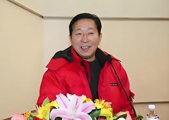 他挪用将近3亿的公款，却没有坐一天的牢，甚至在2018年的时候，国家还主动补发了