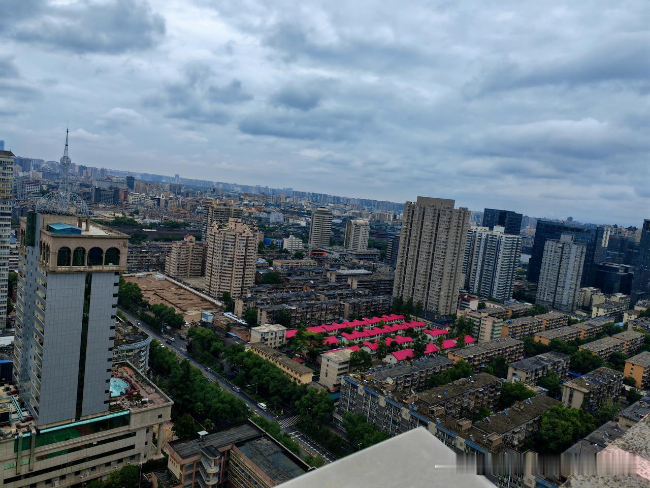 8月1日，中国人民银行召开2026年下半年工作会议。会议指出，继续实施适度宽松的