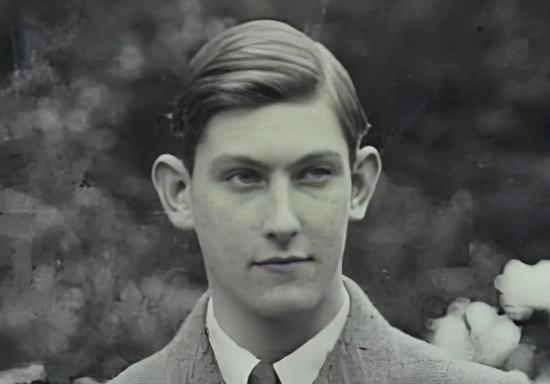 1924年，探险家乔治·马洛里在距离珠峰峰顶仅800英尺的位置不幸失踪。谁料75