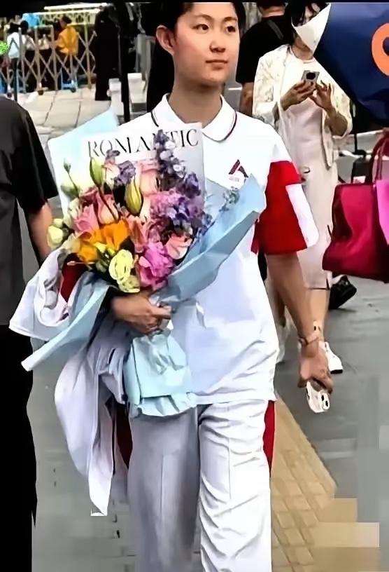 回答的非常好，非常有自信，是个好苗子，前途无量，加油！