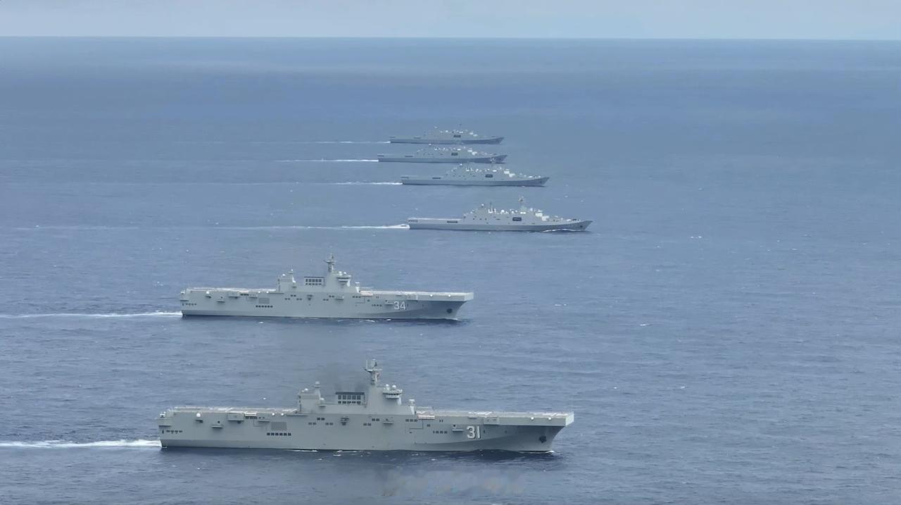 071、075型两栖攻击舰全家福合影