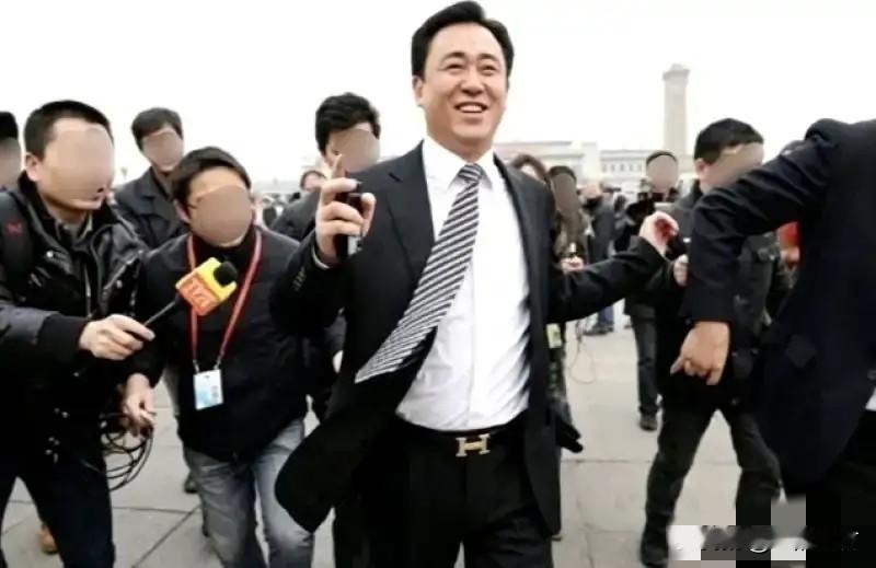 许家印那点事儿，搁古代是什么罪名？先说结论：不是一条罪，是一整套罪能凑满一本刑