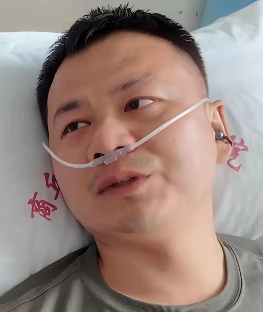 陆军某部少校张伟连救五人，大概会立二等功‌。根据多个案例和标准，救人行为的具