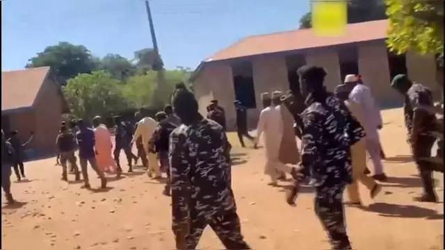 光天化日屠村！150人被绑，几乎全是妇孺，尼日利亚到底发生了什么？当地时