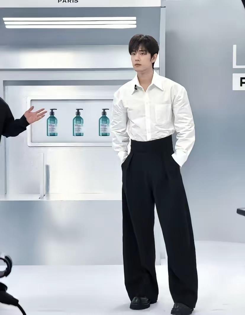 全网都在说肖战翻车了，那他真的翻车了吗？好久不见的肖战，再次见面，让无数网友