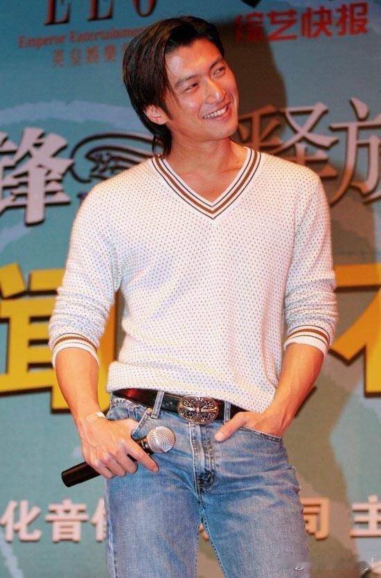 谢霆锋素颜太能打了，妥妥的天生骨相硬帅，底子好到没话说！