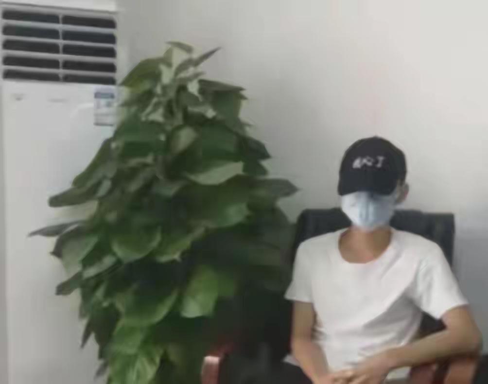 湖南，一小伙带女友入住酒店，发现没带避孕套，无奈之下，他只能使用酒店房间收费的，