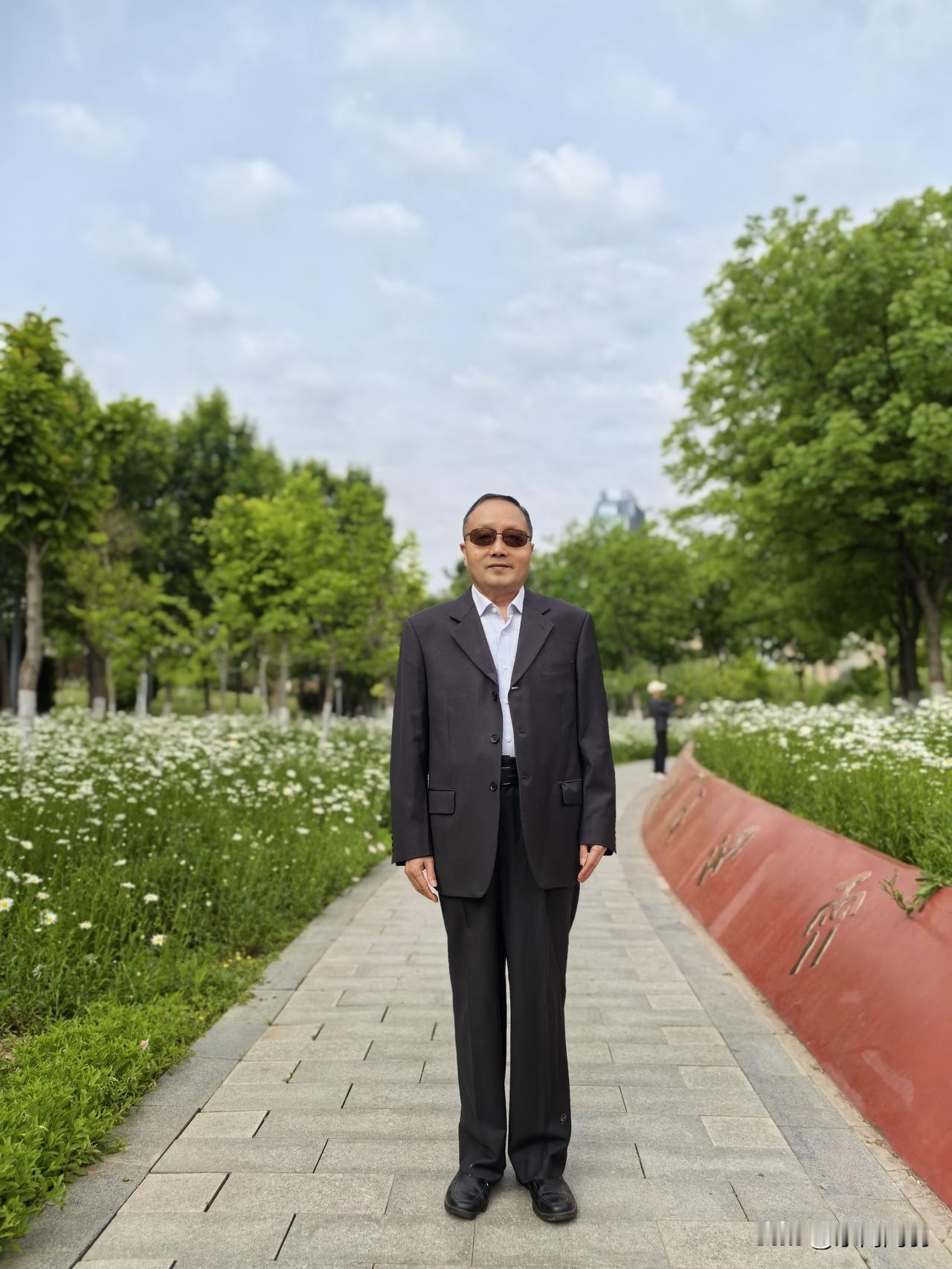 丙午立夏吟符进朝春归渐逝夏初临，遍野清和草木深。