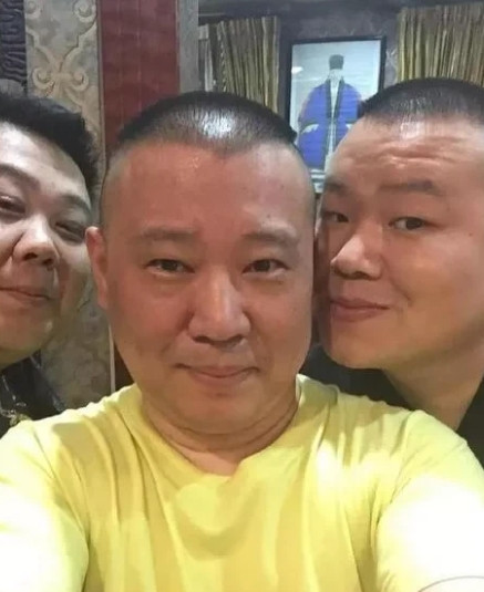 有一次，郭麒麟被媒体采访时问道：“如果你碰巧遇到了曹云金，还会和他打招呼吗？郭麒