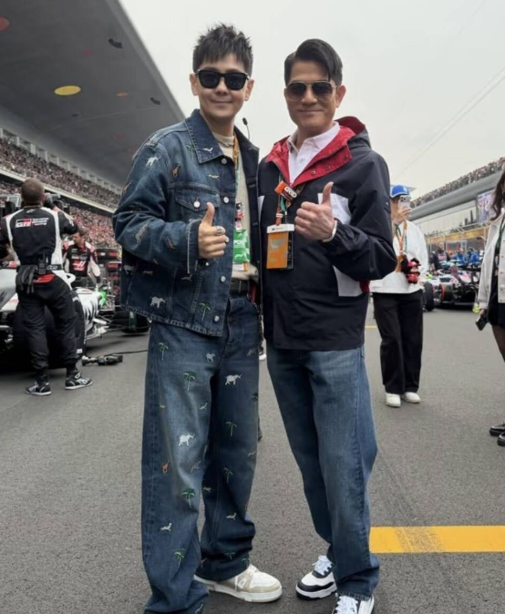 60岁的郭富城跟51岁林志颖在赛车场碰面哪个更年轻？这两位可都是娱乐圈中最喜欢