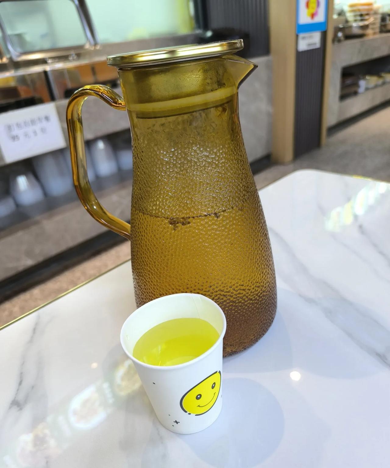 一个从北京到新疆旅游的大姐，因为乌鲁木齐一顿拌面，感慨万千昨天那个在小西门美丽