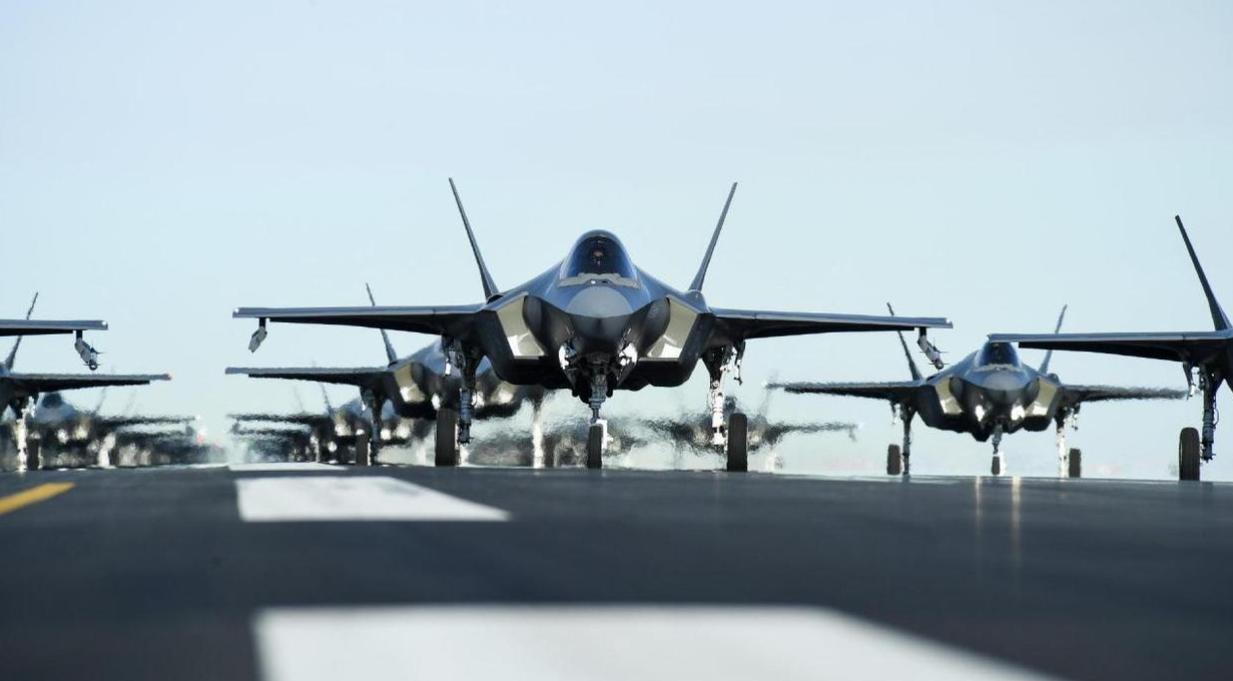 虽说两款国产六代机原型机已然展开了密集试飞工作，但在它们正式服役并到位前，国产重