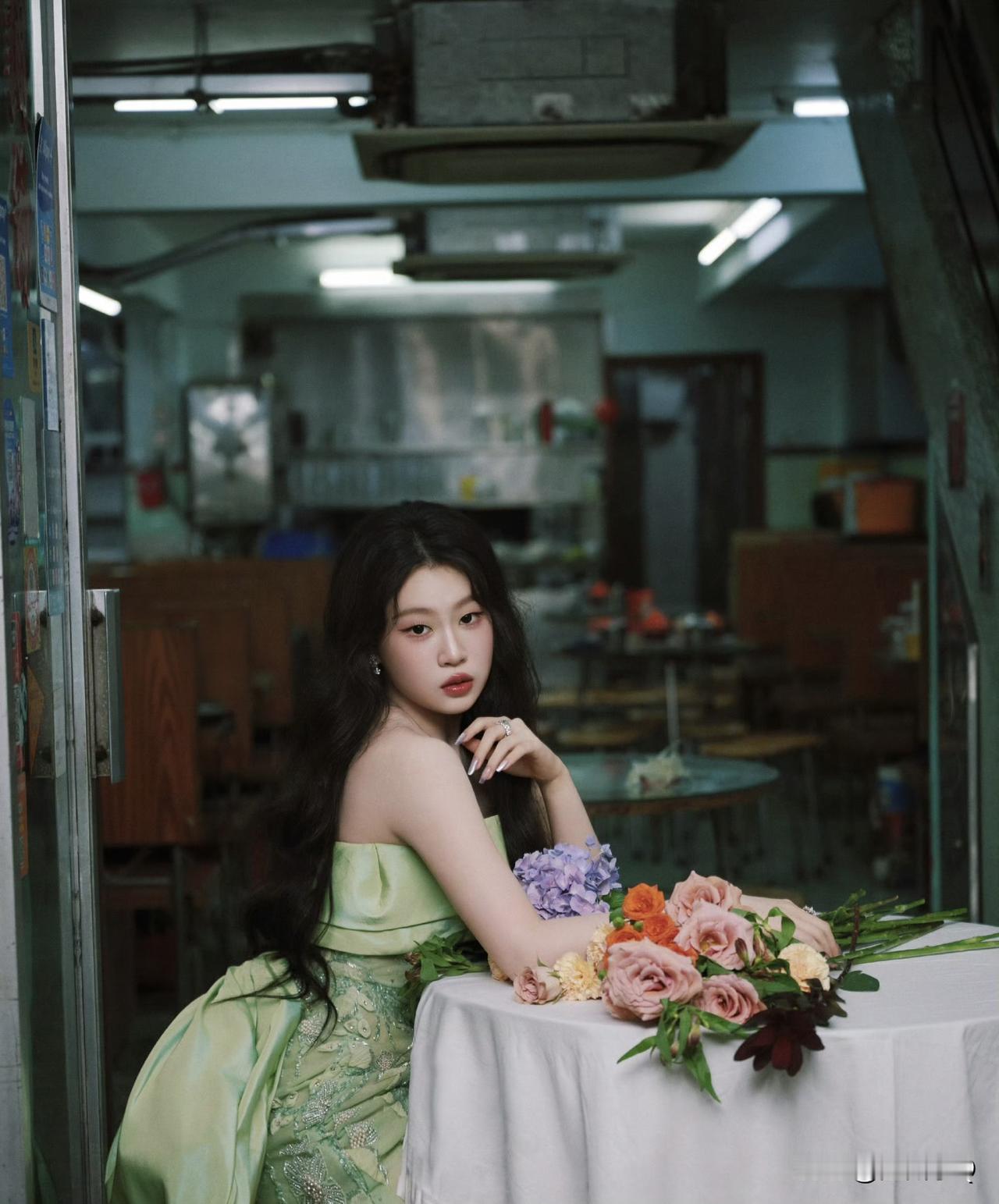 小沈阳的女儿沈佳润现在的妆造越来越棒了，经过一番包装后，和粉墨的Jennie越来