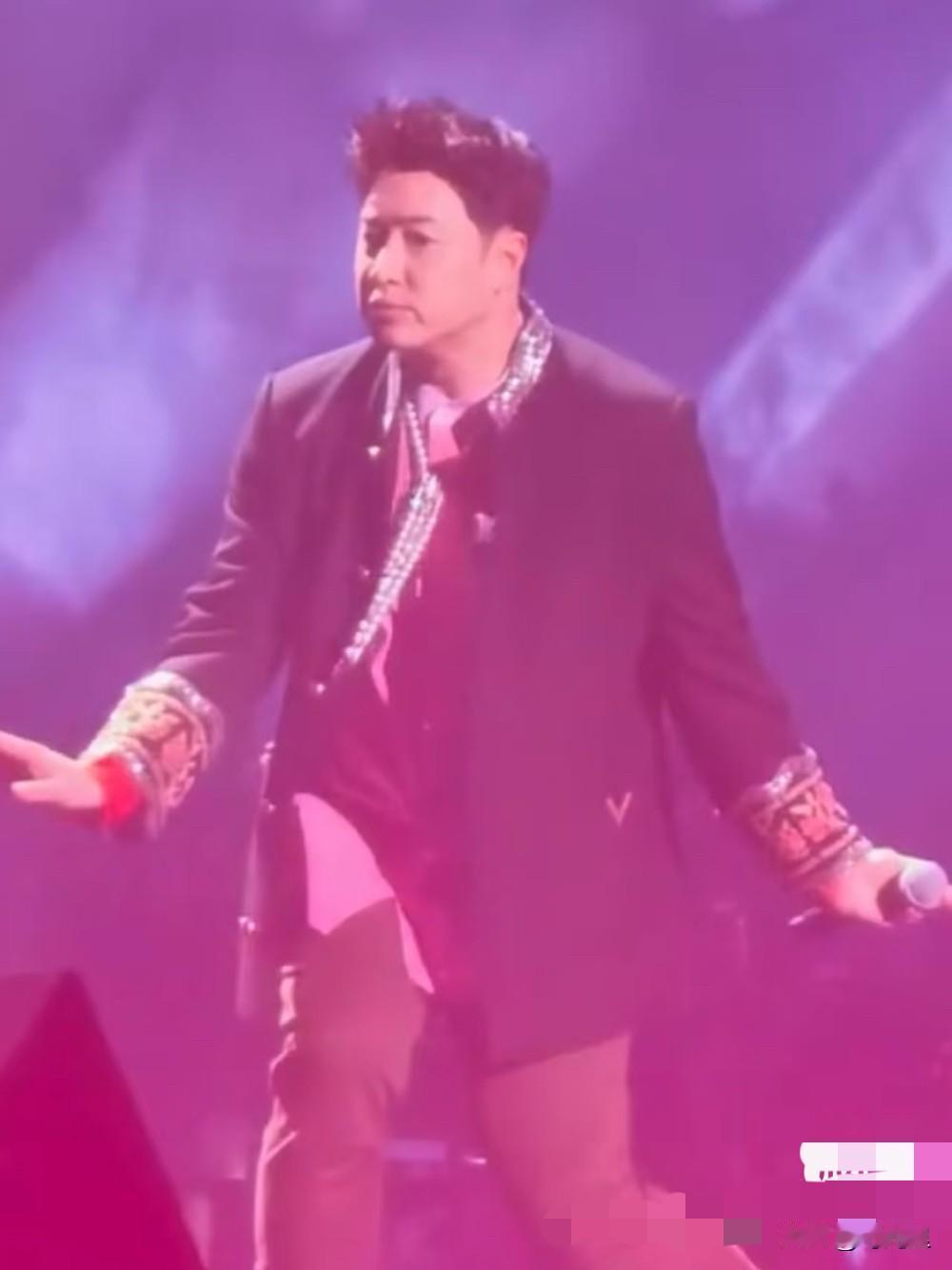 我是个坏人，我要吐槽曾经的偶像了！[笑着哭]话说小时候看他演的偶像剧，迷得不行