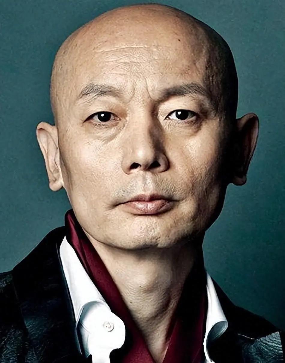 1995年，葛优拍戏赚了350万，把钱全部交给了妻子贺聪。谁知贺聪转身就在北京买