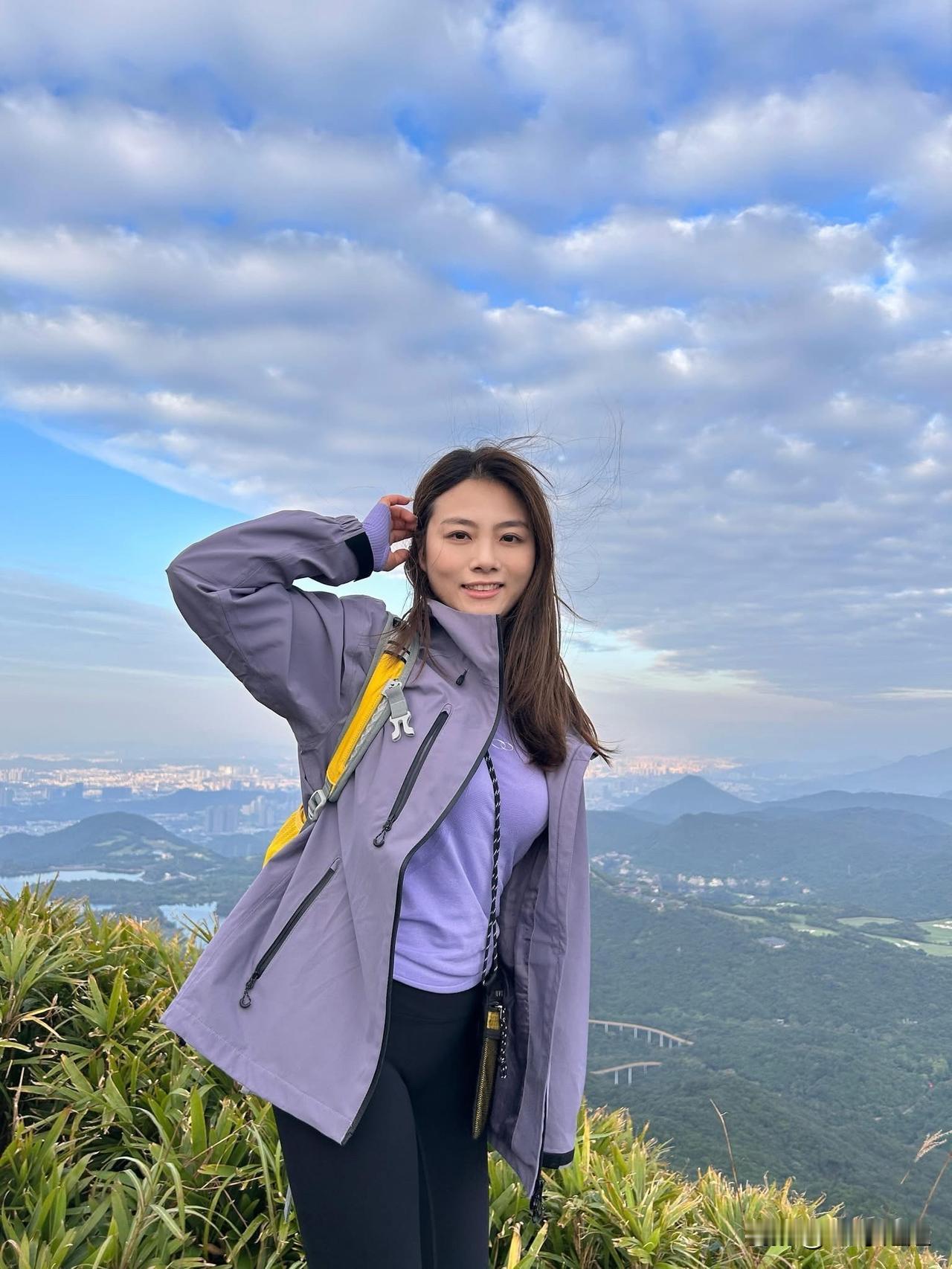 背上行囊，征服山巅，遇见最美的自己！🏃‍♀️🏃‍♂️