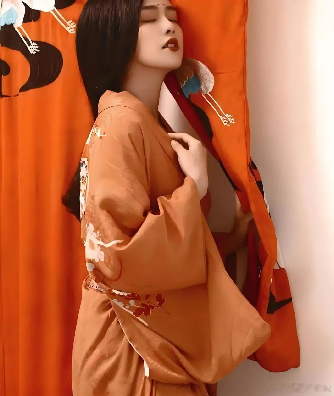 白鹿早期写真，这是真的很大胆了