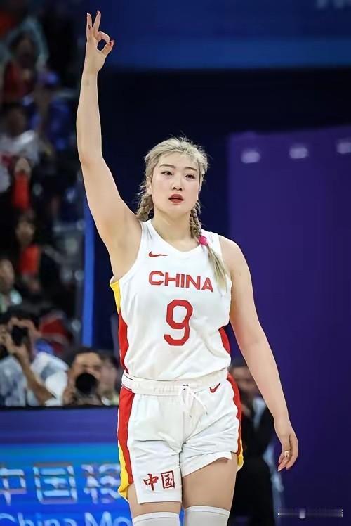李梦终于发声了！31岁女篮国手李梦落选2026世界杯后首度发声，71个字没一句