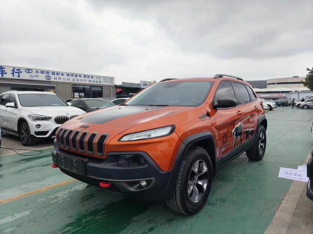 核心资产经历五次流拍，总价从19.15亿元跌至约9.5亿元，最终被非汽车行业企业