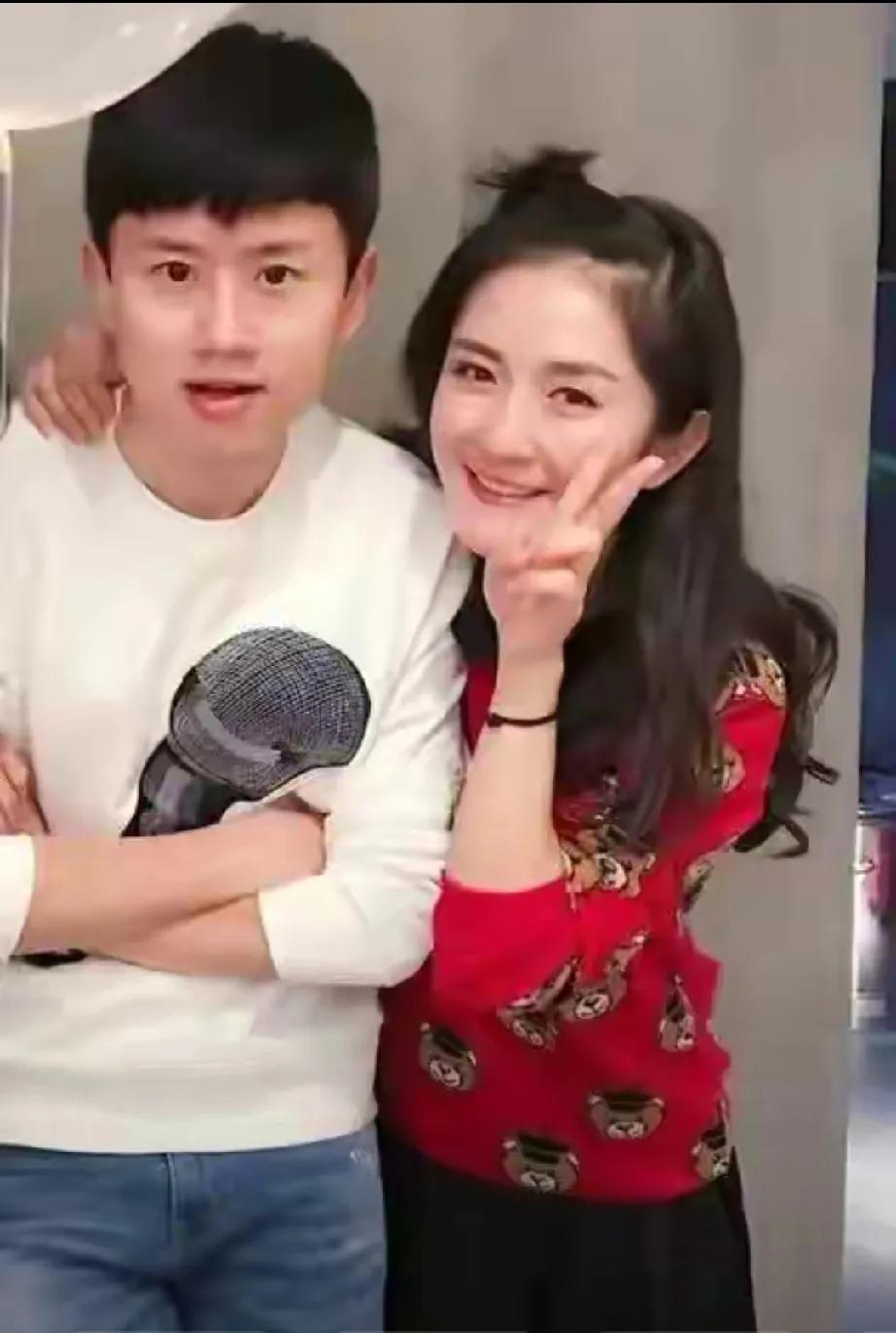 短短4天，张杰谢娜接连喜提官宣，全网沸腾！想当年，他俩一路走来，没少被流言蜚语中